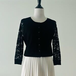 White House black Market M Black Lace 3/4 Sleeve fitted snap front Cardigan